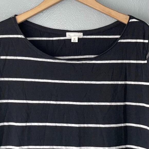 Gap Size Medium Black White Striped Knit Lightweight Tee Top Dark Coastal Prep - Picture 3 of 10